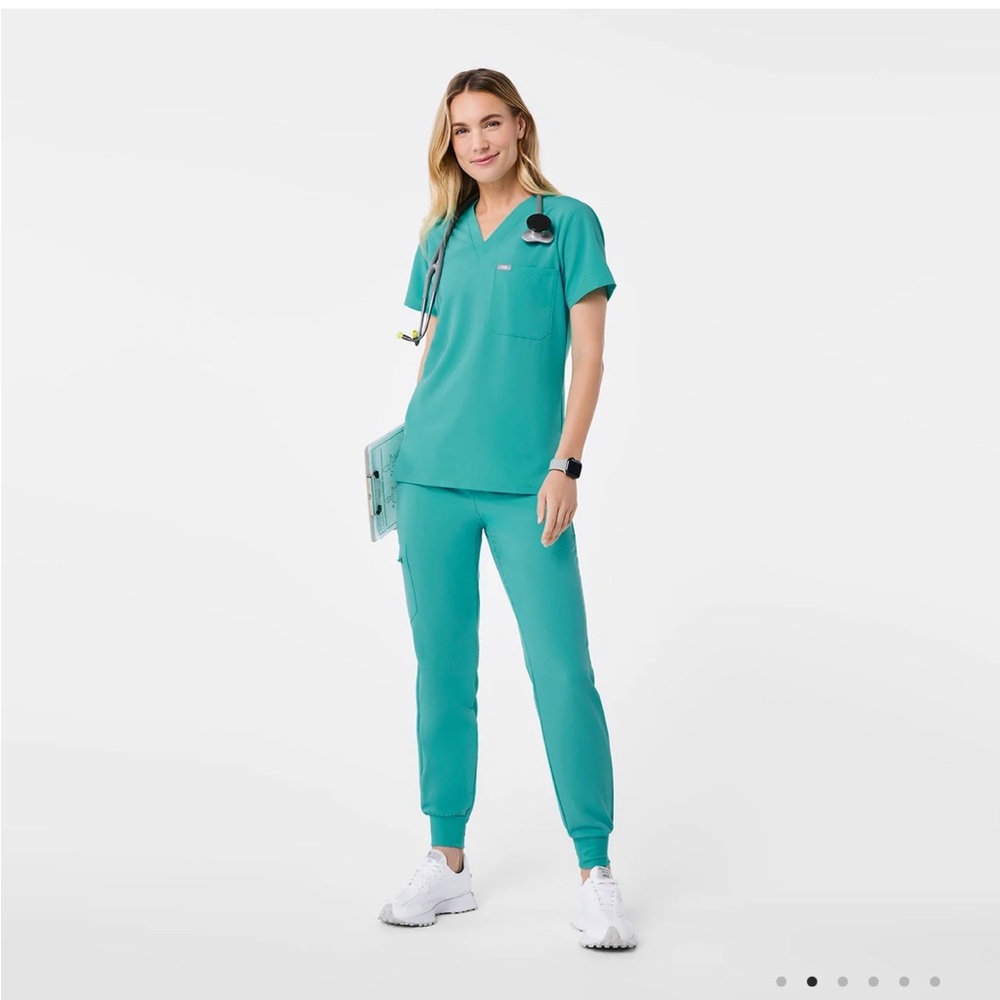 Scrub set